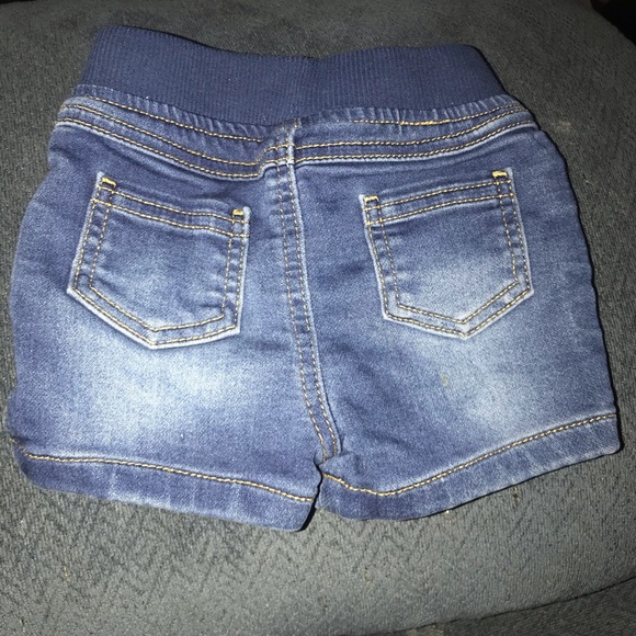 Pair of baby shorts - Picture 4 of 4